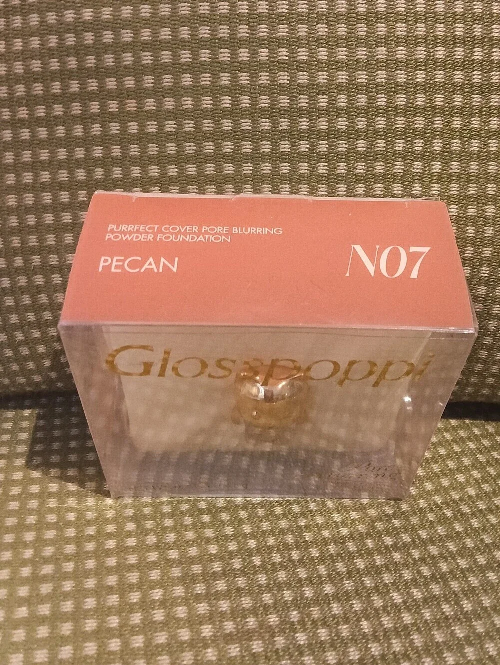 Glosspoppi Pink Compact with Gold Cat Accent - N07 Pecan Pore Blurring